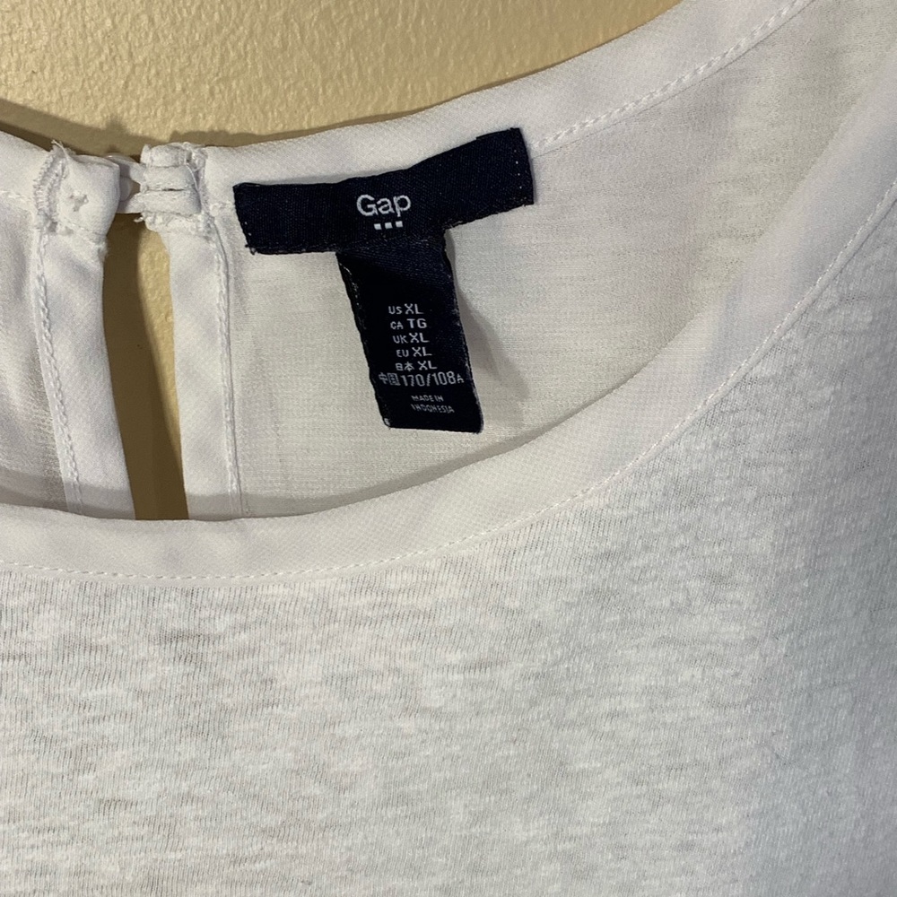 Gap - Picture 3 of 5